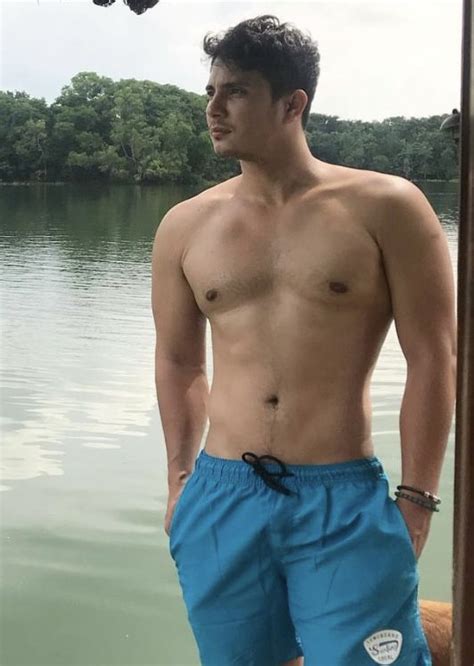 Pinoy Hunk Laki ng Burat Sarap na Sarap sa pagja.